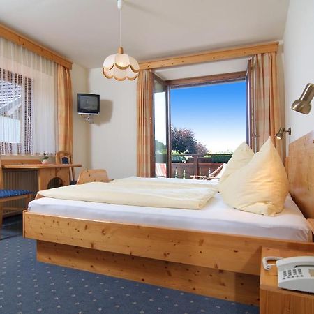 Hubertushof Hotel Latschach ober dem Faakersee Værelse billede