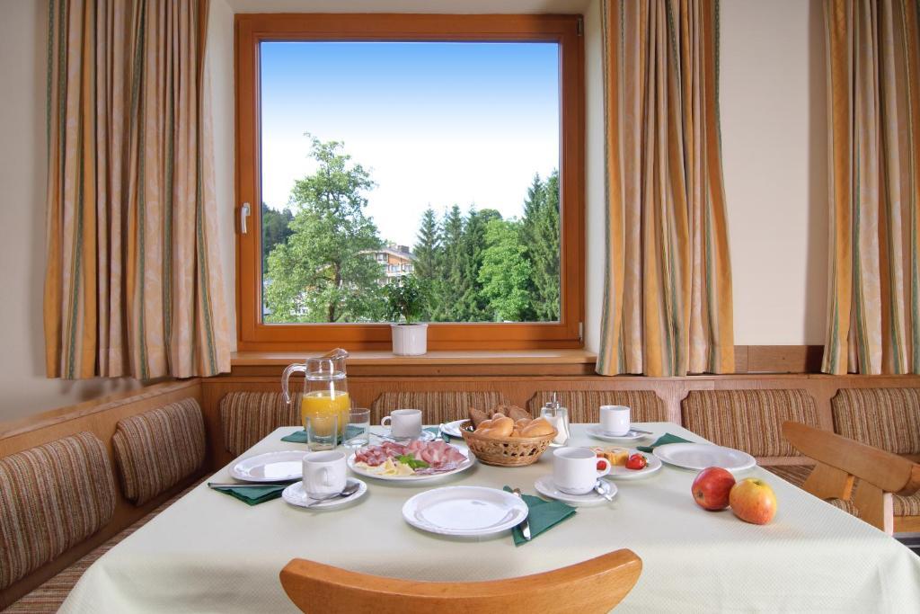 Hubertushof Hotel Latschach ober dem Faakersee Værelse billede